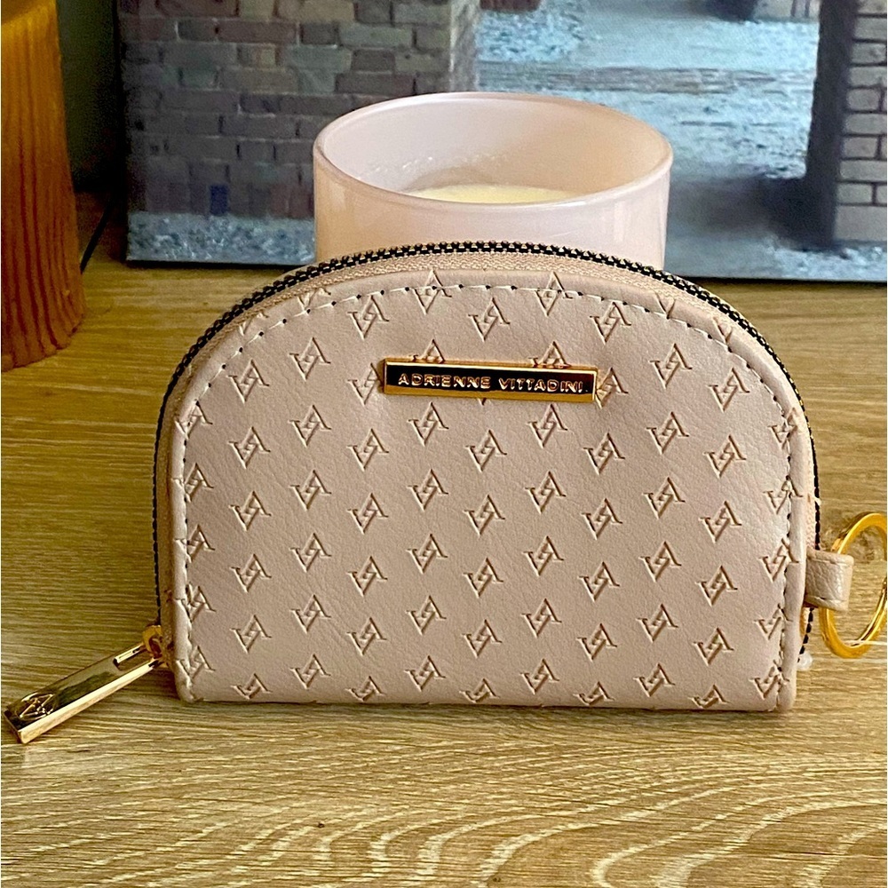 NWT gorgeous Adrienne Vittadini Card/Key Chain Wallet